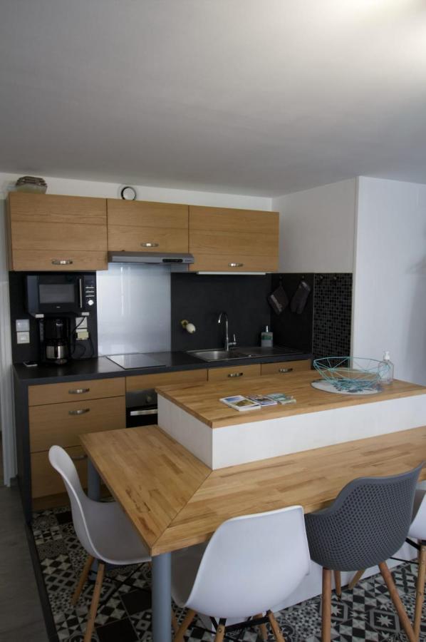 Cosy Apartment In The Center Of La Flotte Exterior photo